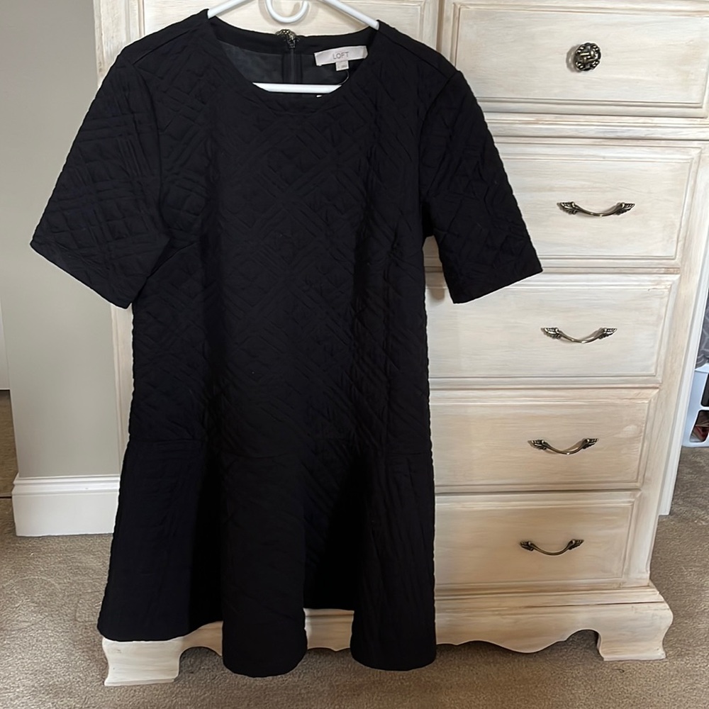 Loft nwt dress.  Light. Comfy.  Make an offer,  I'll accept!